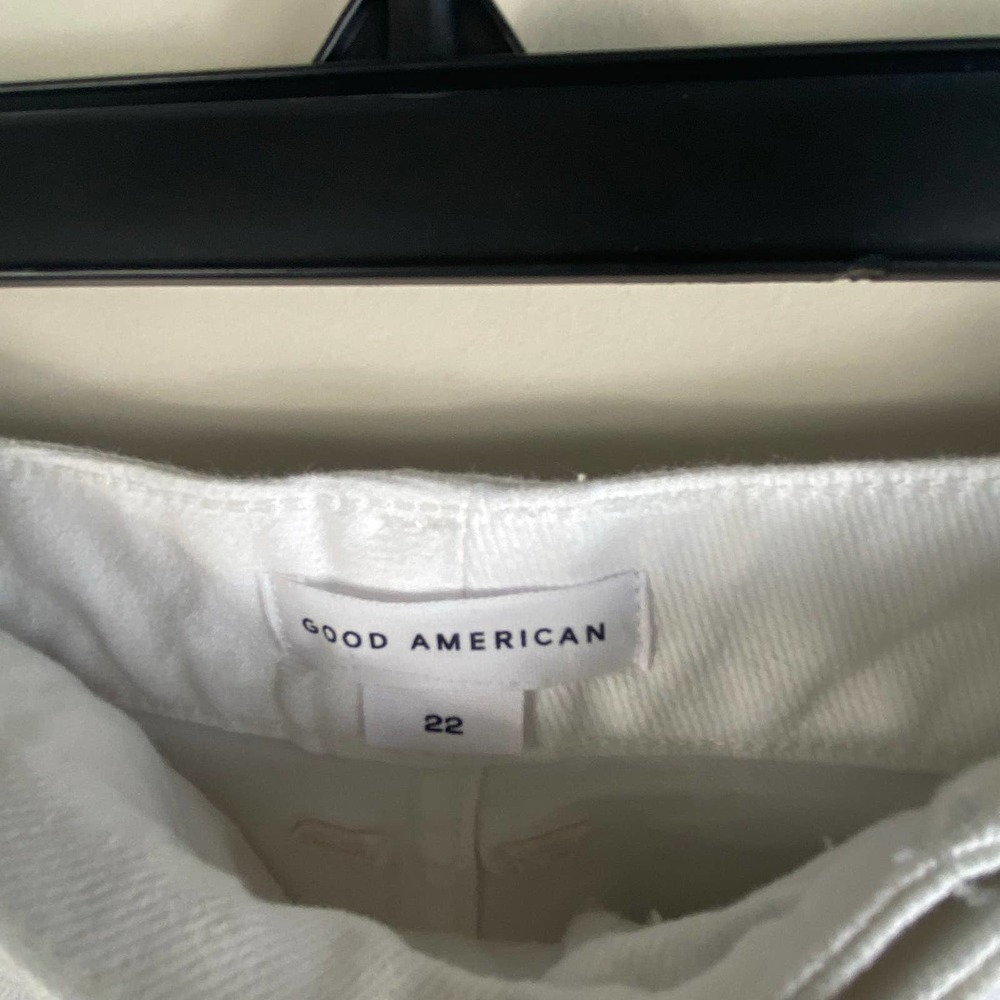 Good American women size 22 denim shorts Boombshell white raw hem 90s NWT cheek - Picture 4 of 7